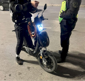 Τροχαία: Σαρωτικοί έλεγχοι για τα ηλεκτρικά πατίνια - Πάνω από 120 παραβάσεις