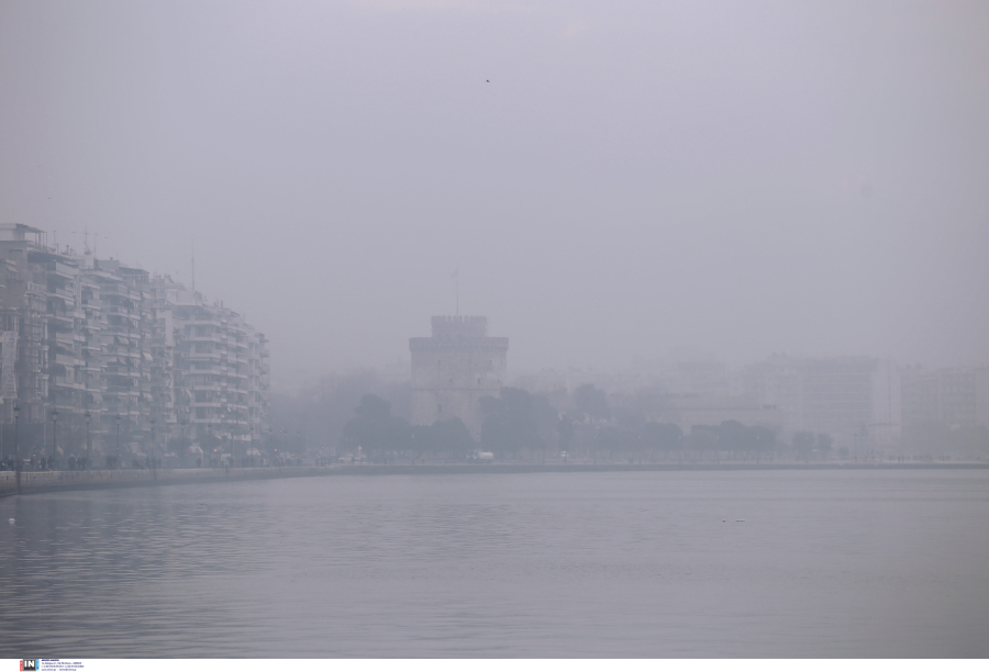 Θολό τοπίο στη Θεσσαλονίκη από την ομίχλη, προβλήματα σε πτήσεις στο αεροδρόμιο «Μακεδονία»