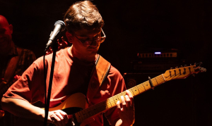 Ο Δημήτρης Μπάκουλης: Συνεχίζει τις εμφανίσεις στον Σταυρό του Νότου