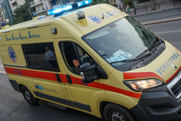 Θανατηφόρο τροχαίο στη Λούτσα: ΙΧ παράσυρε 3 πεζούς - Ένας νεκρός