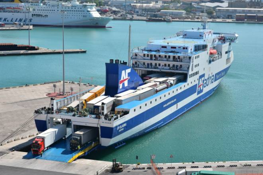 Πάτρα: 4 συλλήψεις για τον θάνατο της 47χρονης ναυτικού - «Παραβίαση μέτρων ασφαλείας» καταγγέλλει η ΠΝΟ