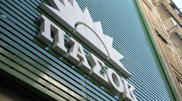 ΠΑΣΟΚ κατά Μητσοτάκη: Μάλλον μας βλέπει και στον ύπνο του