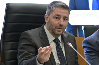 ΠΑΣΟΚ: Ένα βήμα μπρος, δυο βήματα πίσω