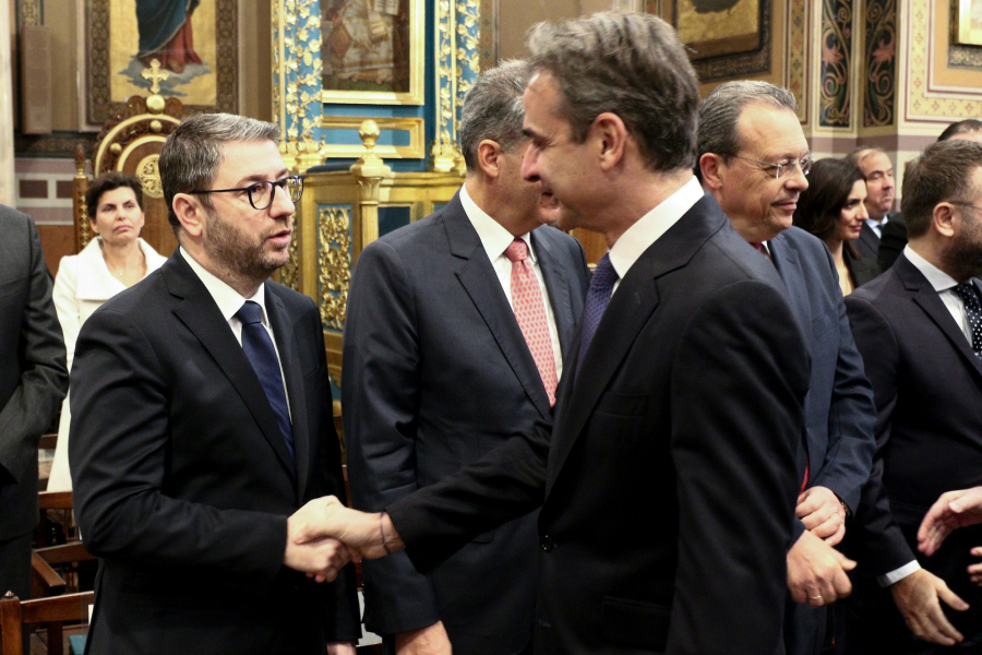 Ποδαρικό αμηχανίας για ΝΔ και ΠΑΣΟΚ