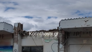 Κόρινθος: Τραυματίστηκαν τα παιδιά της γυναίκας που καταπλάκωσε μπαλκόνι - Πώς έγινε η τραγωδία (Εικόνες - Βίντεο)