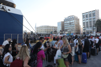 Με αμείωτους ρυθμούς η έξοδος των αδειούχων για τον Δεκαπενταύγουστο - Χιλιάδες πολίτες αποχωρούν από τα αστικά κέντρα