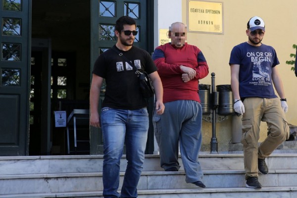 «Γιούχα» στην Ευελπίδων για τον 52χρονο βιαστή