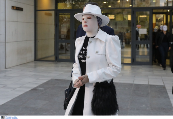 Ιωάννα Παλιοσπύρου: Τι αποκάλυψε η πλαστική χειρουργός της, πότε θα βγάλει την μάσκα (βίντεο)