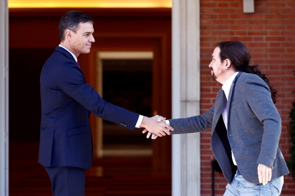 Ισπανία: Συμφωνία Σάντσεθ - Ιγκλέσιας για κυβέρνηση συνασπισμού - Ψάχνουν την πλειοψηφία
