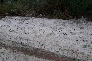 Το «έστρωσε» με ...χαλάζι στα Τρίκαλα (vid)