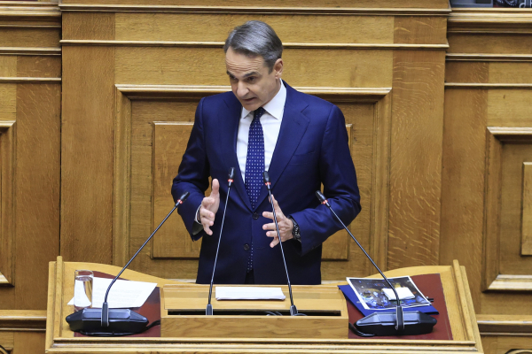 Προϋπολογισμός: Τα «καρφιά» Μητσοτάκη σε Σαμαρά, Καραμανλή και Τσίπρα και η βόλτα με το Μετρό