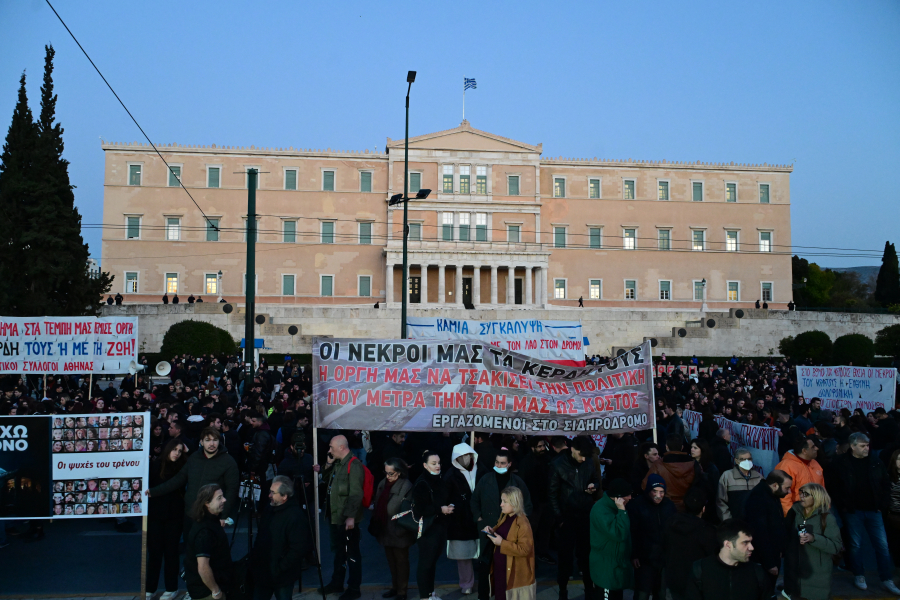 Διπλές συγκεντρώσεις για τα Τέμπη με κλειστούς σταθμούς του μετρό