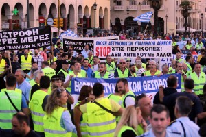 Συγκέντρωση και πορεία ένστολων στο κέντρο της Θεσσαλονίκης