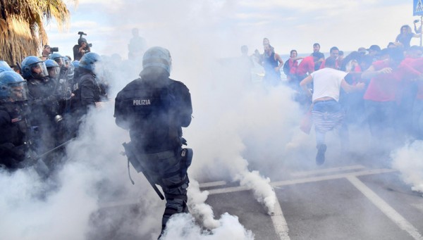 Διαδήλωση στην Σικελία κατά "των ισχυρών του κόσμου που αγνοούν τους απλούς ανθρώπους"