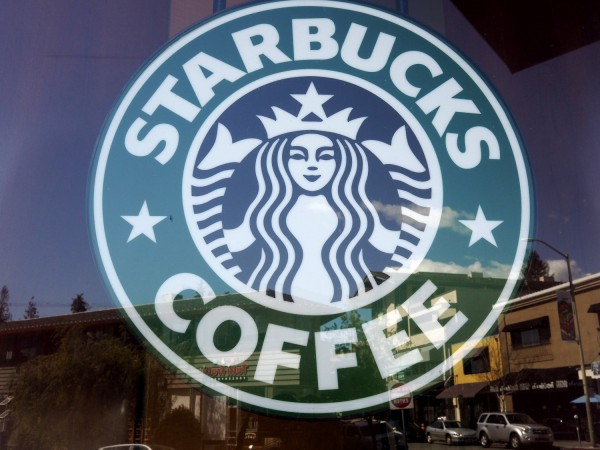 Συμφωνία ''μαμούθ'' Nestle- Starbucks: Θα χρησιμοποιεί το σήμα σε Νespresso και Dolce Gusto