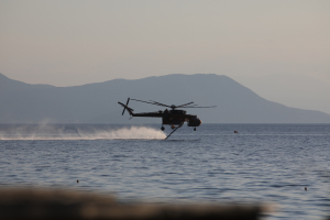 Φωτιά σε Μήλο και Καλάβρυτα - Δύο πύρινα μέτωπα στη Μαγνησία, ήχησε 112