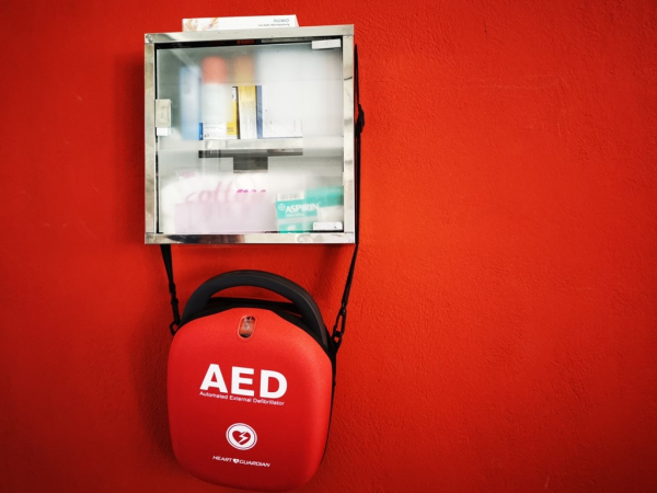 Τρεις νέοι απινιδωτές στον Δήμο Τρικκαίων