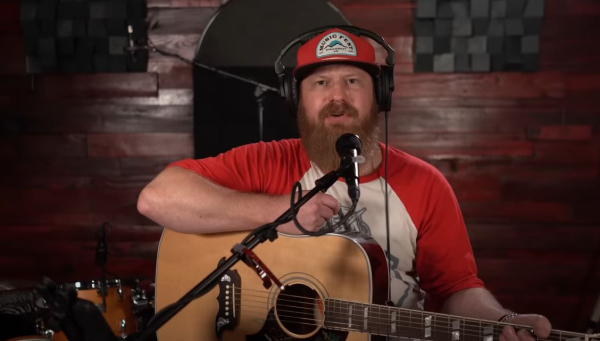 Πέθανε στον ύπνο του τραγουδιστής της κάντρι, λίγες ώρες μετά τον γάμο του: Συγκινεί η γυναίκα του