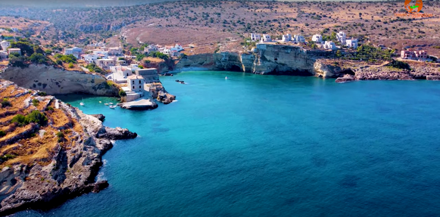 Μέζαπος: Το ψαροχώρι της Λακωνίας όπου ο θρύλος συναντά την πραγματικότητα (βίντεο)