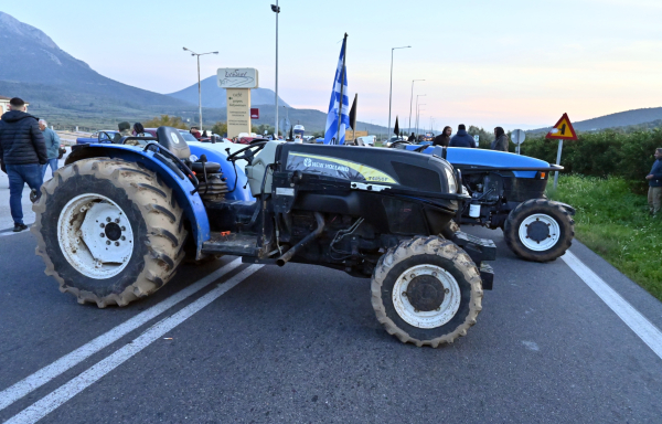 Στα μπλόκα, με ανοιχτά διόδια οι αγρότες τις γιορτές - Κλιμάκωση μετά τα Χριστούγεννα