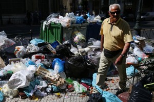 Απέκλεισαν εκ νέου το αμαξοστάσιο του δήμου Ηρακλείου οι συμβασιούχοι
