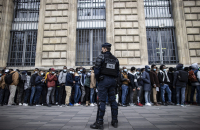 Το ολυμπιακό πνεύμα «εξαφανίζει» χιλιάδες άστεγους και παιδιά στο Παρίσι