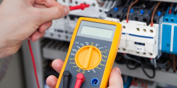 Τριμερής για τη Συλλογική Σύμβαση Εργασίας των ηλεκτρολόγων