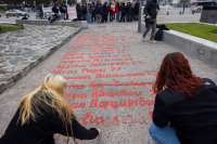 Φοιτητές έγραψαν τα ονόματα των 57 νεκρών των Τεμπών στον Λευκό Πύργο (Εικόνες & Βίντεο)