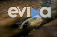 Αυτοκίνητο με 4 άτομα έπεσε στη θάλασσα, στο λιμάνι Νέων Στύρων