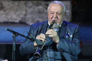 Σε λαϊκό προσκύνημα στη Μητρόπολη Αθηνών η σορός του Πετρολούκα Χαλκιά