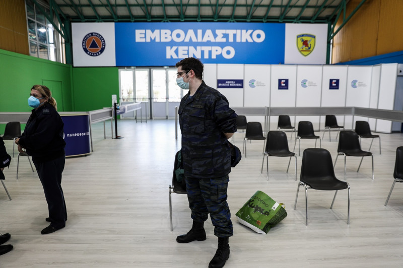 Ένοπλες Δυνάμεις: Δίνουν το «παρών» στα εμβολιαστικά κέντρα υψηλής δυναμικότητας