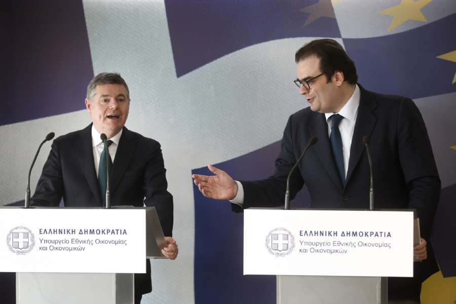 Δασμοί και ευρωπαϊκή άμυνα στη συνάντηση Πιερρακάκη με τον πρόεδρο του Eurogroup