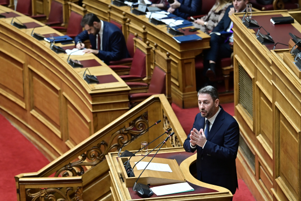 Σφοδρή αντιπαράθεση Ανδρουλάκη - Μαρινάκη: «Κρύβετε και κάνετε πλάτες στον Φραπέ»