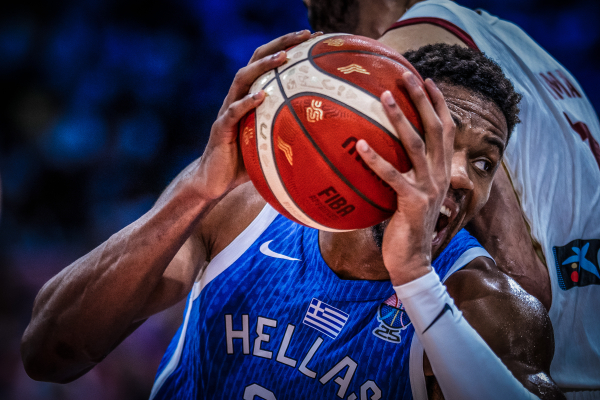 Eurobasket 2025: «Πιο τρομακτικός από ποτέ» λέει η FIBΑ για τον Αντετοκούνμπο