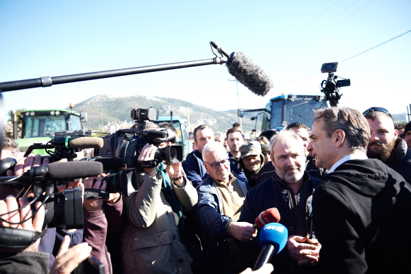 Ζητά διάλογο, ετοιμάζεται για μετωπική με τους αγρότες η κυβέρνηση - Ανησυχία στο Μαξίμου για τα «μπλόκα» σε εθνικές