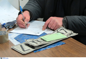 Επιστροφή πινακίδων οχημάτων από τον Δήμο Αθηναίων λόγω Πάσχα - Ποιοι δεν θα τις πάρουν