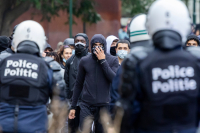 Χάος στις Βρυξέλλες: Πέτρες, κροτίδες και δακρυγόνα σε συγκρούσεις διαδηλωτών με την αστυνομία (Εικόνες και Βίντεο)