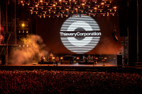 Οι Thievery Corporation έστησαν ένα μεγάλο καλοκαιρινό πάρτι στο Release Athens