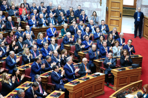 «Χτύπησαν» οι δυσαρεστημένοι της ΝΔ - Ερώτηση 11 «γαλάζιων» σε 8 υπουργούς