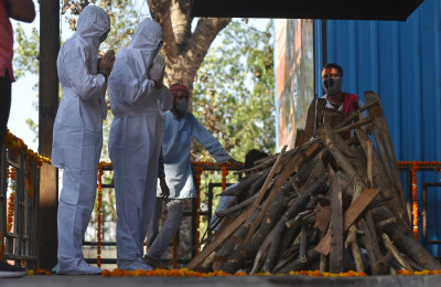 Ινδία: «Θερίζει» ο κορονοϊός, πάνω από 300.000 οι νεκροί