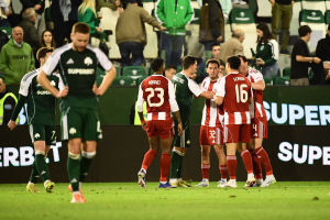 Παναθηναϊκός - Ολυμπιακός: Μεγάλο «διπλό» οι ερυθρόλευκοι, παραμένουν στο «κόλπο» του πρωταθλήματος