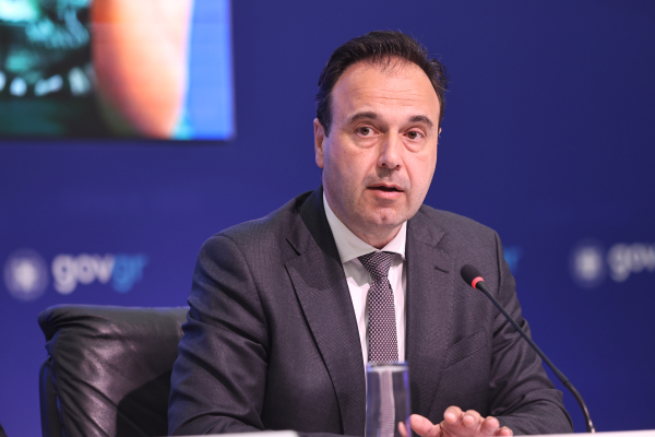 Παπαστεργίου για απαγόρευση χρήσης social media σε παιδιά: Υψηλά πρόστιμα στις πλατφόρμες που δεν συμμορφωθούν