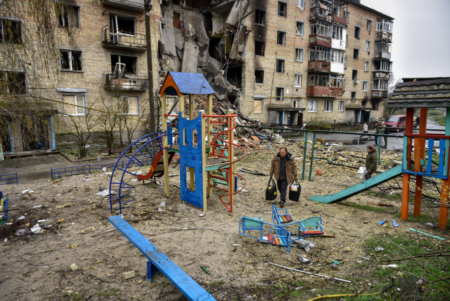 Ουκρανία: Ανελέητοι βομβαρδισμοί στην περιοχή του Λουχάνσκ και δύο άμαχοι νεκροί - Θρίλερ στη Μαριούπολη!