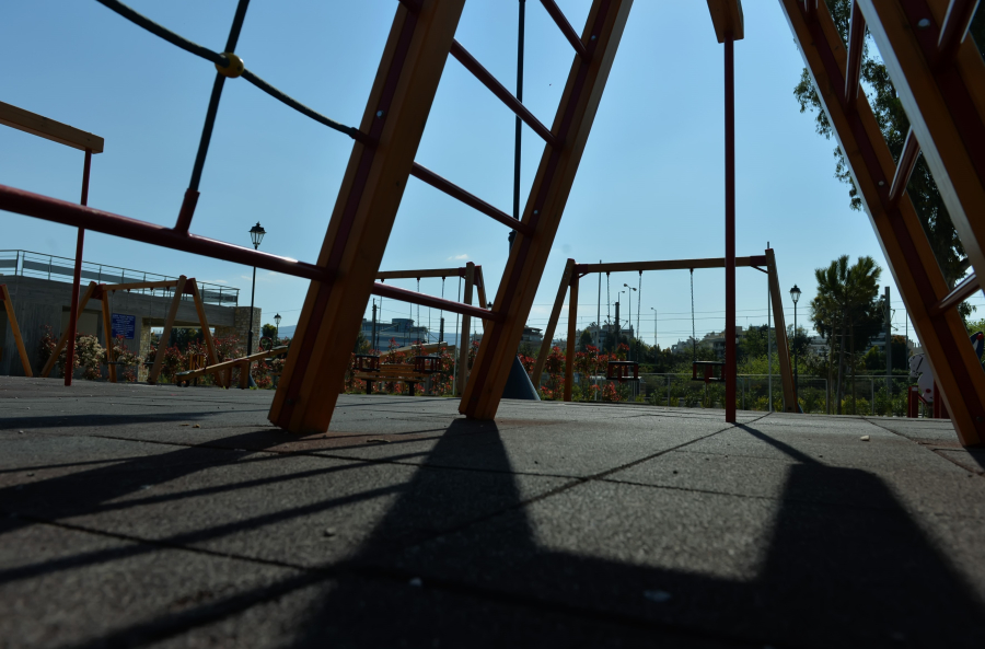 Κέρκυρα: Πυροσβέστες απεγκλώβισαν 13χρονη από κούνια σε παιδική χαρά