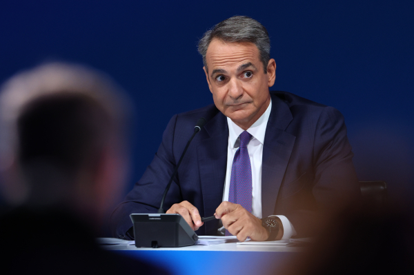 Αρχίζει η μάχη των δημοσκοπήσεων