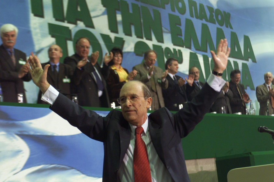 Πώς ο Σημίτης μέσω Μητσοτάκη «παίρνει εκδίκηση» από τη Νέα Δημοκρατία και τη δεξιά!