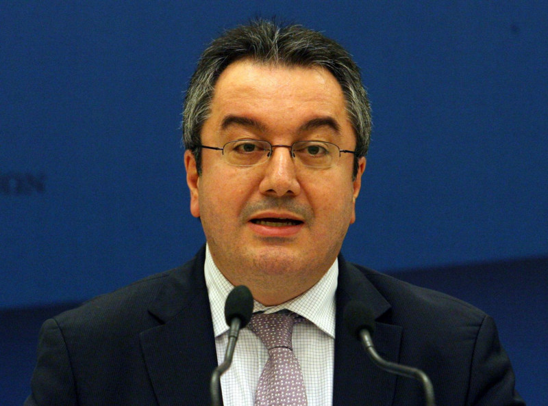 Μόσιαλος για κορονοϊό: Η προειδοποίηση για τους «ειδικούς» και τον influencer που πέθανε