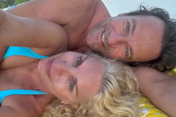 Ελένη Μενεγάκη: Η δημόσια ερωτική εξομολόγηση στον σύζυγο της