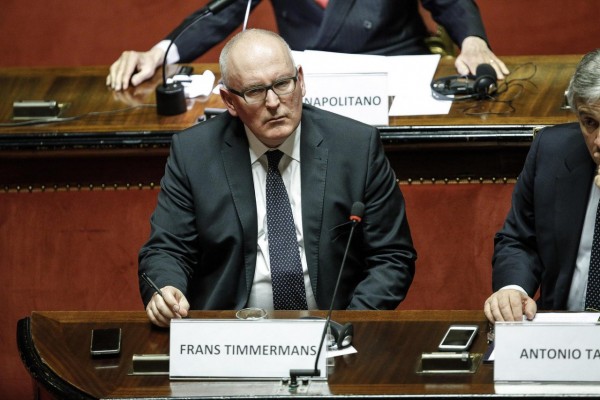 Προσφυγικό: Διαφωνεί με Τουσκ και ο Τίμερμανς