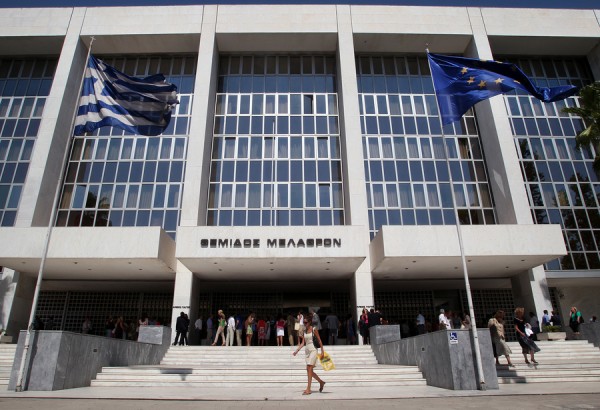 Υπόθεση Novartis: Στην εισαγγελέα Διαφθοράς για συμπληρωματική κατάθεση η συνεργάτιδα Φρουζή